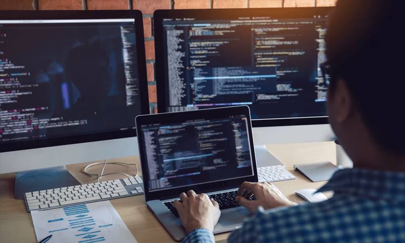数据科学选型:R与Python如何赋能信州区网站建设?